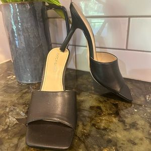Black leather Marc Fisher heels size 7